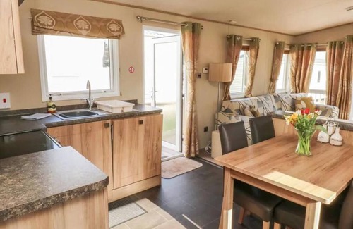 Paignton Cabin | Caravansleeps6-freeparking-quietretreat-nature