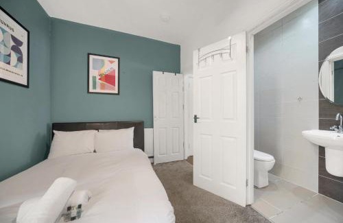 Adamsdown Apartment | Cardiff Central - Minutes to Centre - Free Wifi