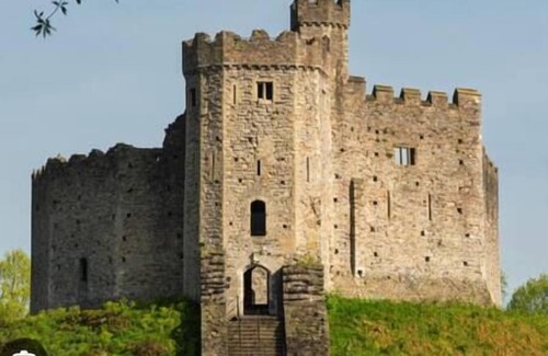 Grangetown Apartment | Cardiff flat no2 outskirts of city centre sleeps six