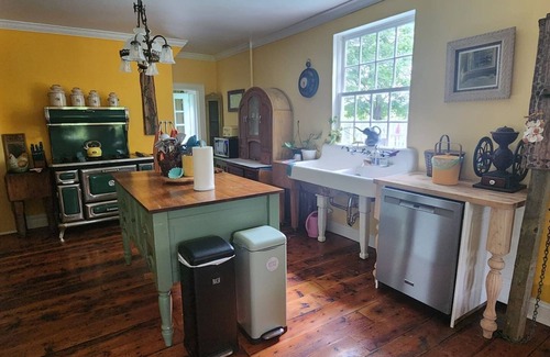 Montgomery House | Cardinal Farm-The Bluebird Room