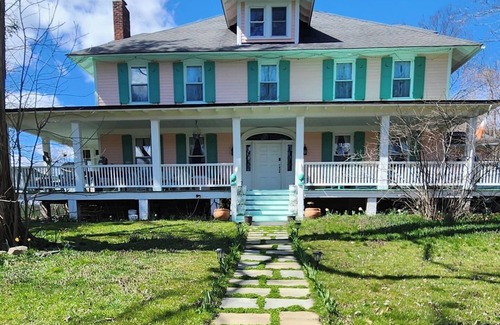 Montgomery House | Cardinal Farm-The Sparrow Room