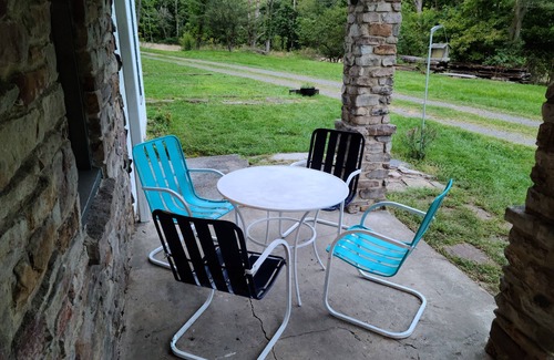 Hopewell House | Caretaker's Cottage: 4 BR Pet Friendly River View