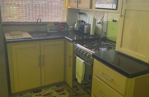 Plymouth Apartment | Caribbean-esque 1, bedroom, 1 bathroom with full kitchen. Perfect Getaway