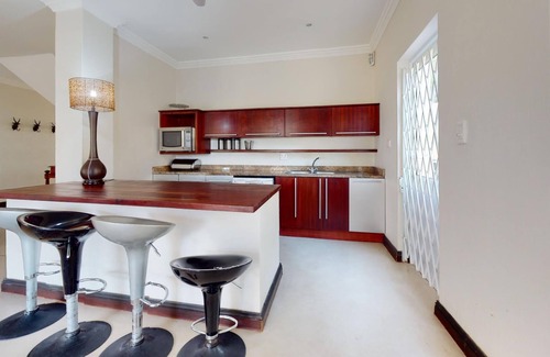 Port Edward House | Caribbean Estate Deluxe