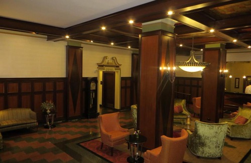 Oak Park Hotel | Carleton of Oak Park