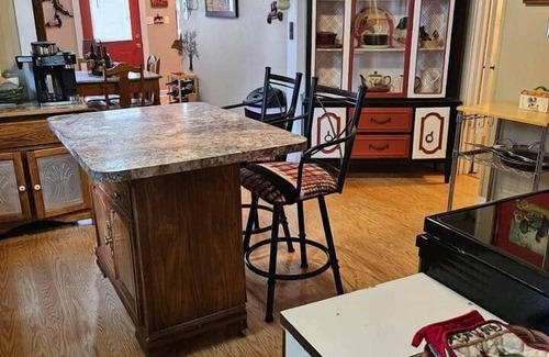 Carlyle House | Carlyle lake home!