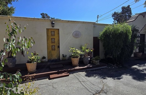 Hatton Fields Cottage | Carmel-by-the-Sea Escape