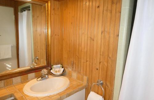 Northwest Carmel Hotel | Carmel Fireplace Inn