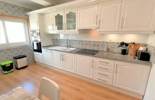 Linda-a-Velha Apartment | Carnaxide, modern 1 bedroom apartment w/balcony in Carnaxide, Oeiras, Lisbon