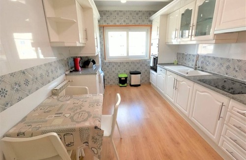 Linda-a-Velha Apartment | Carnaxide, modern 1 bedroom apartment w/balcony in Carnaxide, Oeiras, Lisbon