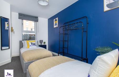 Wakefield Apartment | Carnforth by Alt-Stay - Wakefield 2 Bed Ensuite Townhouse Contractor and Corporate Accommodation with Private Balcony, Parking, Smart TV, Kitchen and Fast Wi Fi - Long Stay Ready with Weekly and Monthly Rates