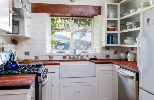 Carpinteria House | Carpinteria Adobe Ranch House on Bluffs Above Ocean