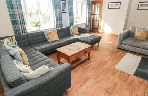 Haverfordwest House | Carreg Yr Onnen