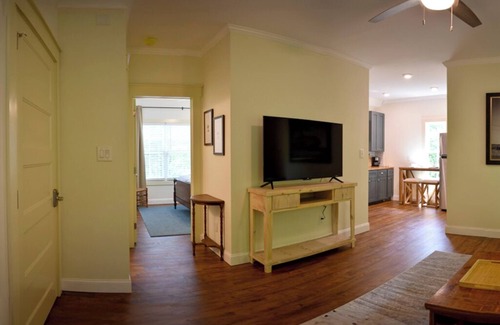 Newnan Apartment | Carriage house retreat - a cozy place to unwind and breathe the country air!