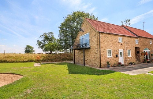 Lincoln Cottage | CARRINGTON COTTAGE, pet friendly, with a garden in Lincoln