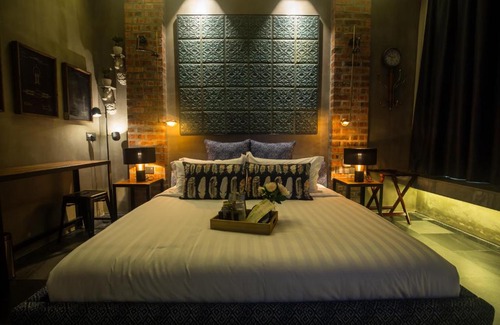 Taman Kemuncak Villa | Carrot Seed