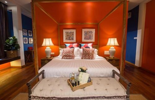 Taman Kemuncak Villa | Carrot Seed