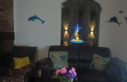 Jardim Virginia House | Casa 5 quartos ar cond piscina churrasqueira a 550 m da praia