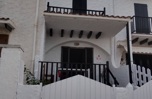Torredembarra House | Casa Adosada con Piscina Comunitaria y Jardín a 5 Minutos en Coche de las Playas