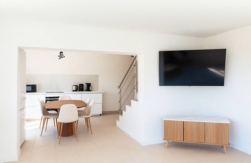 La Faviere House | Casa Alba à la Favière - swimming pool - 7min walk to the sea, 3 bedrooms