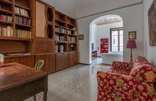Ruggero Settimo Apartment | Casa Albanese con affreschi by Wonderful Italy