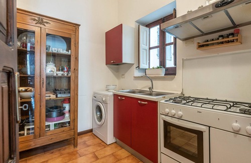 Ruggero Settimo Apartment | Casa Albanese con affreschi by Wonderful Italy