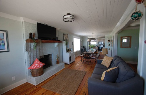 Port St. Joe Cottage | Casa Amarilla - steps to St Joe Beach & Mexico Beach