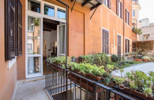 Rione III Colonna Apartment | Casa Ameliotta Design