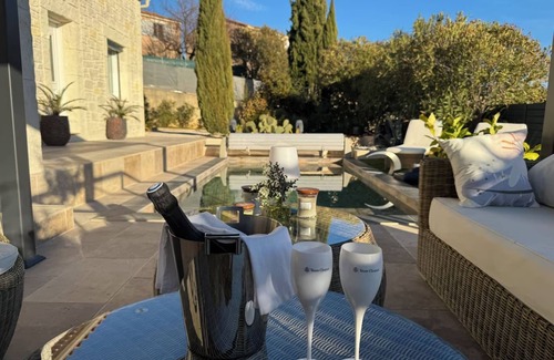 Montfort-sur-Argens Apartment | Casa Amor & SPA - Suite Romantique Loveroom Jacuzzi Privatif et Petits Déjeuners