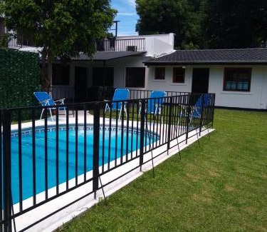 Tigre House | Casa Amplia 5 personas Con Pileta, Amplio Jardin y Parrilla Zona Muy Tranquila en Tigre Centro