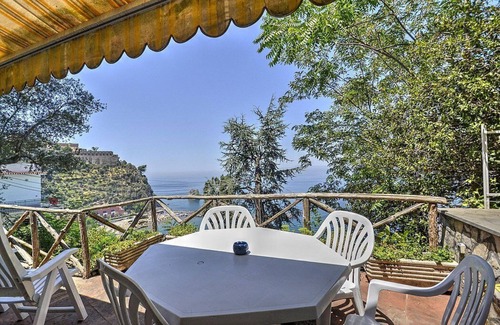 Vico Equense House | Casa Andreina B: A graceful independent house located on the high coast in front of the sea, with Free WI-FI.