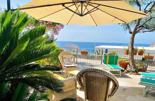 Succhivo Cottage | "Casa Angiolina" 1 minute from the world-famous Fumarole beach.