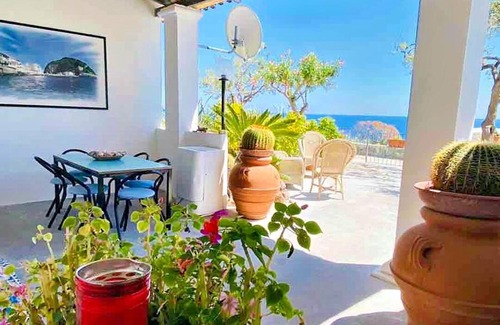 Succhivo Cottage | "Casa Angiolina" 1 minute from the world-famous Fumarole beach.