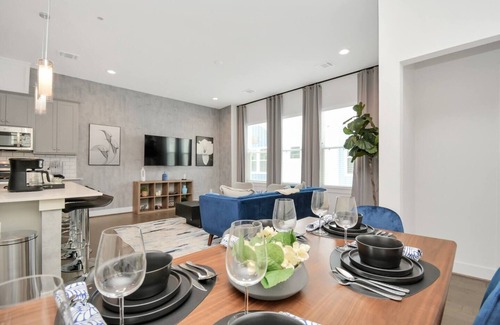 Riverside Terrace House | Casa Azure - 10 mins to Rodeo! Med Center, UofH