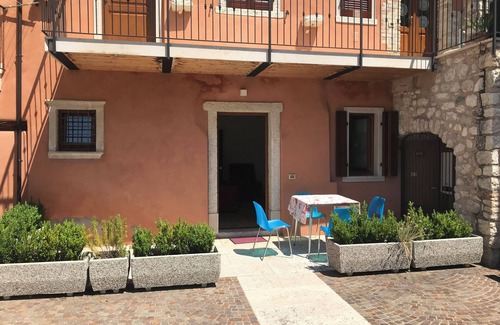 Cassone Apartment | Casa Bacio-Apartment in the historic center of Cassone