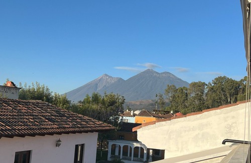 Antigua Guatemala House | Casa Bella Vista Antigua guatemala/4 bed/4 blocks central park 10 P./AC,/Wiffi