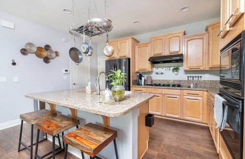 Elk Grove House | Casa Blanca - Beautiful, Quiet, & Relaxing!