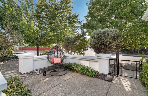 Elk Grove House | Casa Blanca - Beautiful, Quiet, & Relaxing!
