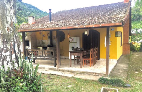 Sao Pedro da Serra House | Casa bonita na serra com piscina lareira e hidro na rua principal