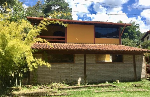 Sao Pedro da Serra House | Casa bonita na serra com piscina lareira e hidro na rua principal