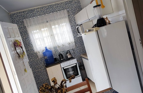 Balneario Arroio do Silva House | Casa Beje a few meters from the sea, with pool table - 2 km from the center