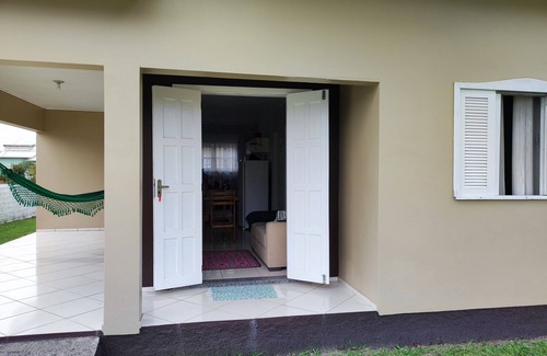 Balneario Arroio do Silva House | Casa Beje a few meters from the sea, with pool table - 2 km from the center