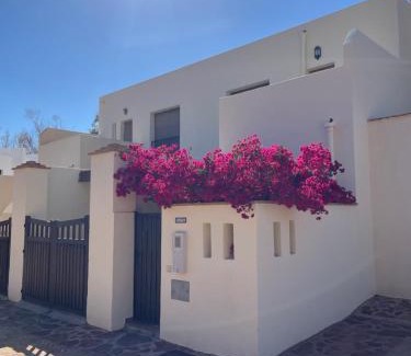 San Jose House | Casa Buganvilla con piscina en San José Sotillo