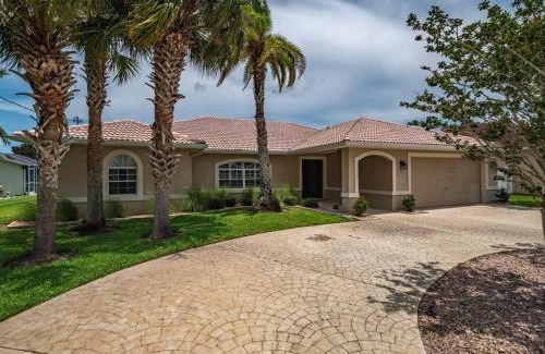 Palm Harbor House | Casa Canal Waterfront Heated Pool & Spa Retreat