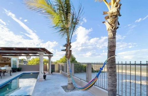 El Centenario House | Casa Caracol - Spacious, Pool, Beach front