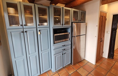 Taos House | Casa Carlos Authentic Historic Adobe -Walk to Plaza -Hot Tub- Mini Split A/C