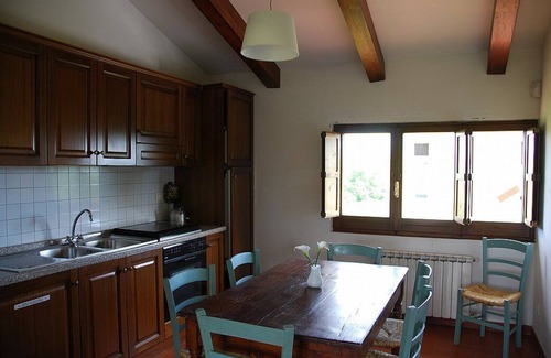 Castelfiorentino House | Casa Cassiodoro C: A welcoming apartment surrounded by meadows and by green hills, with Free WI-FI.