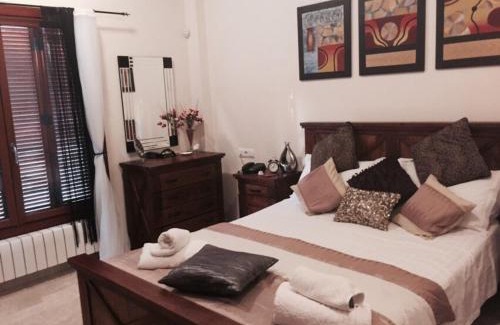 Caserio Los Tarquinos Villa | Casa Catherina Joan - El Valle Golf Resort