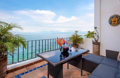South Shore Hotel Area Apartment | Casa Celestial - beachfront ocean view - snorkelling onsite!
