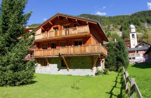 Les Brevieres Apartment | CASA-Chalet du Parc Cosy apartment in Tignes with garden